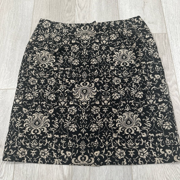 Talbots Dresses & Skirts - Talbots Black and Cream Floral Pencil Skirt size 14P Christmas